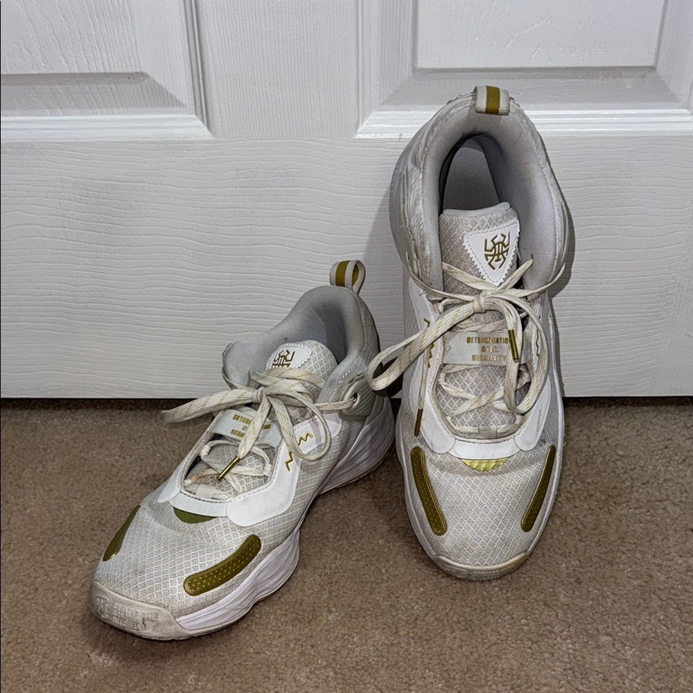 Men’s White and Gold Adidas Donovan Mitchell Basketball Athletic Shoes Sz 11.5